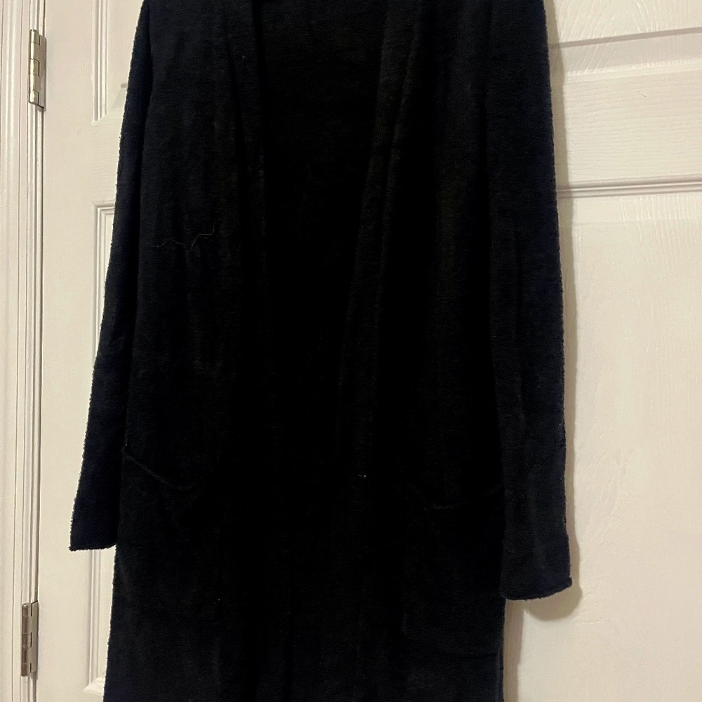 Barefoot dreams sweater, long length.  Soft and cozy.